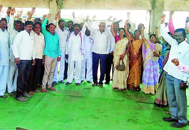 Dare movement in Korpana | कोरपना येथे धरणे आंदोलन Dare movement in Korpana | कोरपना येथे धरणे आंदोलन