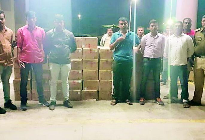 Chimura confiscates Rs. 20,90,000 worth of indigenous liquor | चिमुरात देशी दारुसह २० लाख ९० हजारांचा मुद्देमाल जप्त Chimura confiscates Rs. 20,90,000 worth of indigenous liquor | चिमुरात देशी दारुसह २० लाख ९० हजारांचा मुद्देमाल जप्त