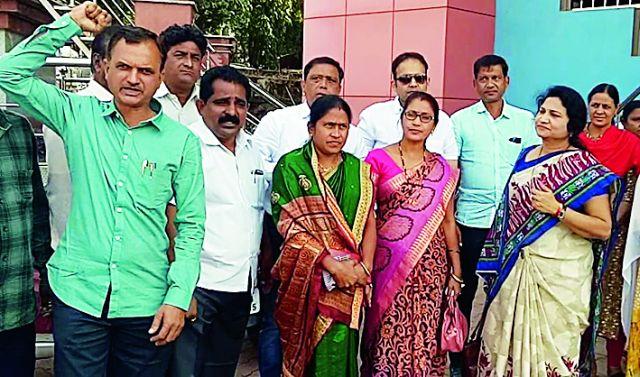 Mayor's efforts to support water supply contractor | पाणीपुरवठा कंत्राटदाराला पाठीशी घालण्याचा महापौरांचा प्रयत्न