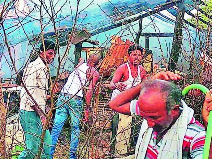 Cylinders burst, house burnt | सिलिंडरचा भडका, घर जळाले