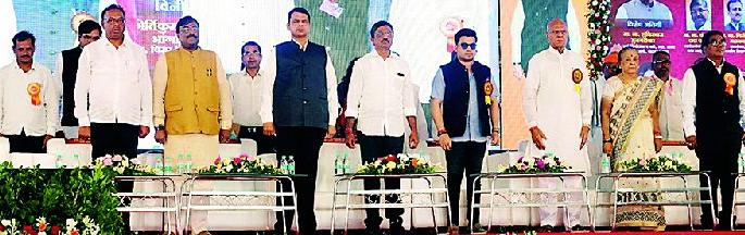 Chief Minister greeted the martyrs | मुख्यमंत्र्यांनी केले शहिदांना अभिवादन