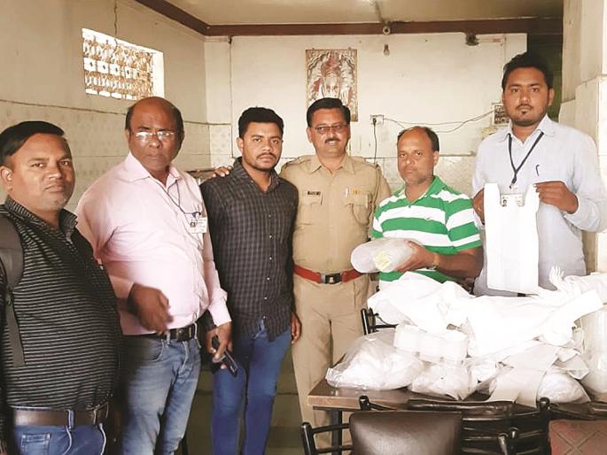 Plastic bags seized; Penalty action of the municipality | प्लास्टिक पिशव्यांचा साठा जप्त; मनपाची दंडात्मक कारवाई Plastic bags seized; Penalty action of the municipality | प्लास्टिक पिशव्यांचा साठा जप्त; मनपाची दंडात्मक कारवाई