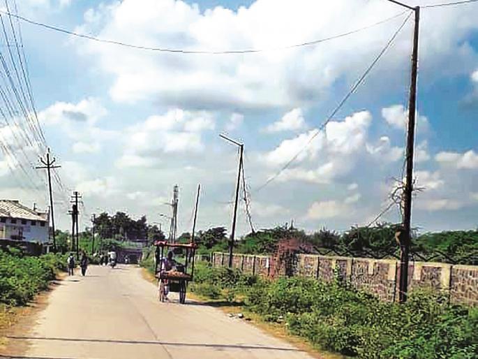 17 'LED' streetlights steal in Naigaon-Tarfail area in Akola | नायगाव-तारफैल परिसरातील १७ ‘एलईडी’ पथदिवे पळविले! 17 'LED' streetlights steal in Naigaon-Tarfail area in Akola | नायगाव-तारफैल परिसरातील १७ ‘एलईडी’ पथदिवे पळविले!