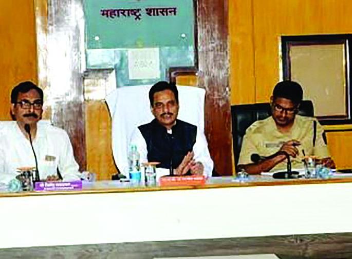 Take action against those who are involved in seeds and fertilizers blackmarting - Guardian Minister's instructions | बियाणे-खतांचा काळाबाजार करणाऱ्यांवर धडक कारवाई करा - पालकमंत्र्यांचे निर्देश 