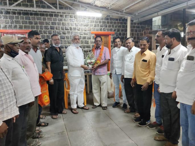 In Sahajan Sena with Sarpanch in charge of Dabhadi | दाभाडीतील प्रभारी सरपंचासह सहाजण सेनेत In Sahajan Sena with Sarpanch in charge of Dabhadi | दाभाडीतील प्रभारी सरपंचासह सहाजण सेनेत