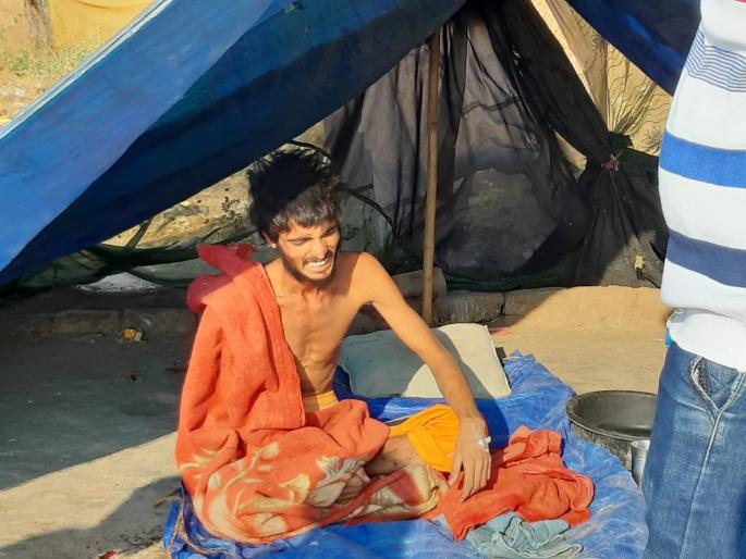 Mohan of Sitaphala stayed for ten days in the well |  सीताफळाच्या मोहाने त्याचा दहा दिवस विहिरीत मुक्काम