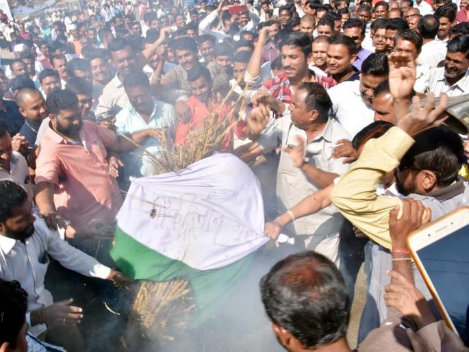 Tribute to the martyrs at Deola | देवळा येथे शहीदांना श्रद्धांजली