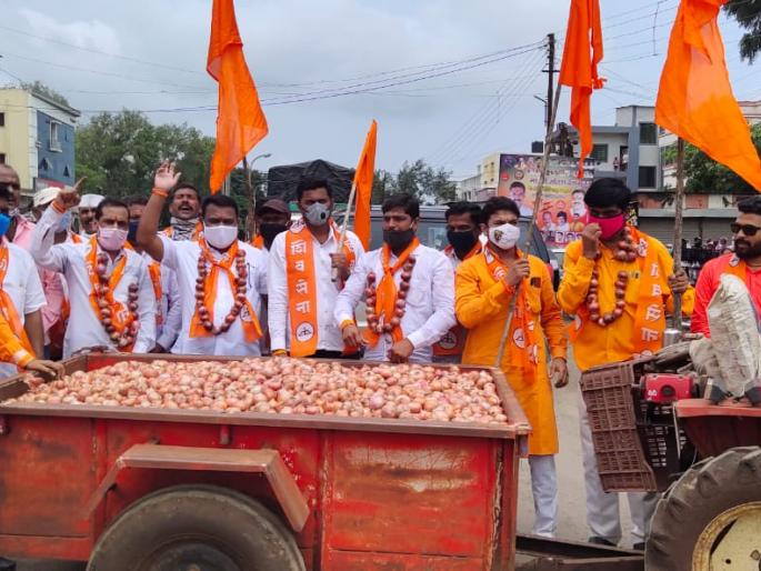 Emphasis on anti-export movements | निर्यातबंदीविरोधी आंदोलनांना जोर Emphasis on anti-export movements | निर्यातबंदीविरोधी आंदोलनांना जोर