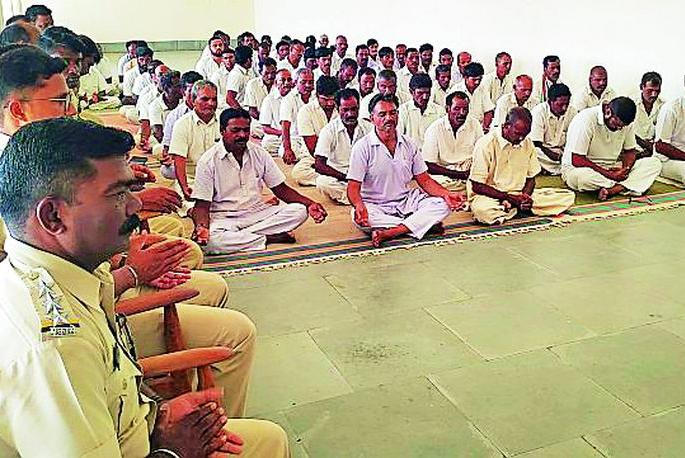 Celebrated in the jail jail, Gurupournima | जिल्हा कारागृहात उत्साहात साजरी झाली गुरुपौर्णिमा