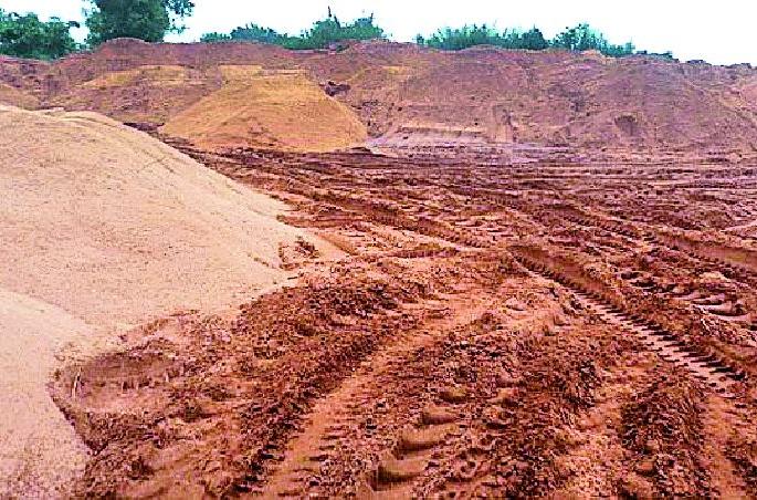 Trafficking in Etapalli taluka | एटापल्ली तालुक्यात रेतीची तस्करी Trafficking in Etapalli taluka | एटापल्ली तालुक्यात रेतीची तस्करी