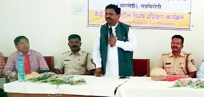 62 Lessons of Self-Employment, Fallen by Prisoners | ६२ कैद्यांनी गिरविले स्वयंरोजगाराचे धडे 62 Lessons of Self-Employment, Fallen by Prisoners | ६२ कैद्यांनी गिरविले स्वयंरोजगाराचे धडे