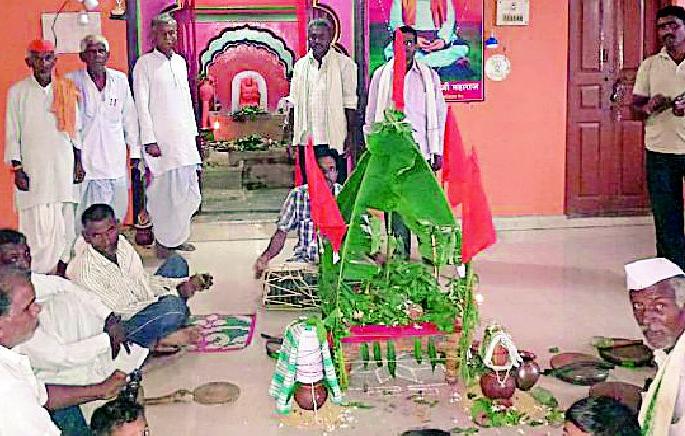 Unintentional celebration instead of Durga festival | मोहटोलात दुर्गा उत्सवाऐवजी अखंडटाळ उत्सव