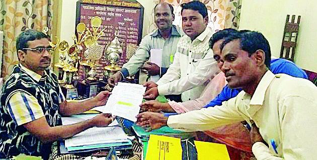 The wages of the wage earners | रोजंदारी कर्मचाऱ्यांचे मानधन रखडले