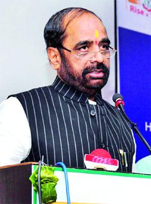 Blasting the House Minister enhances police morale | गृहराज्यमंत्र्यांचे ठणकावणे पोलिसांचे मनोबल वाढविणारे Blasting the House Minister enhances police morale | गृहराज्यमंत्र्यांचे ठणकावणे पोलिसांचे मनोबल वाढविणारे