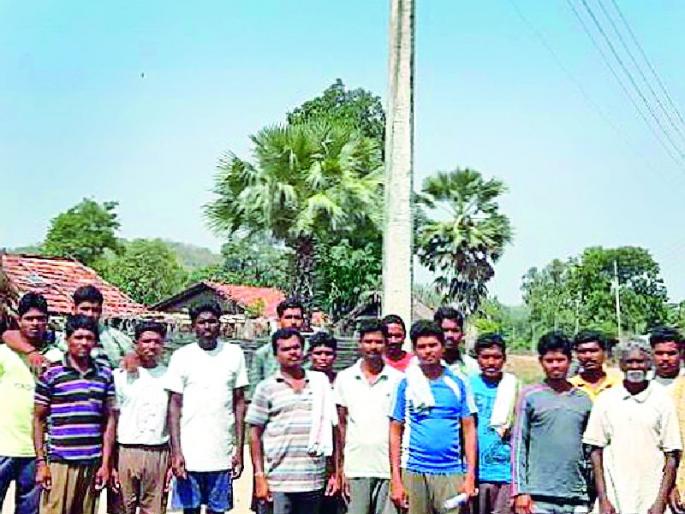 Paddigudham kept the lightning pillar even after dark | विजेचे खांब लावूनही पिड्डीगुडममधील अंधार कायम