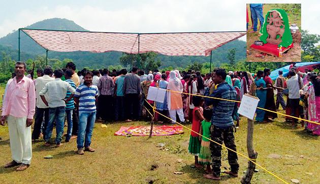 Curiosity enhanced by the image found in the soil | जमिनीत सापडलेल्या मूर्तीने वाढविले कुतूहल Curiosity enhanced by the image found in the soil | जमिनीत सापडलेल्या मूर्तीने वाढविले कुतूहल