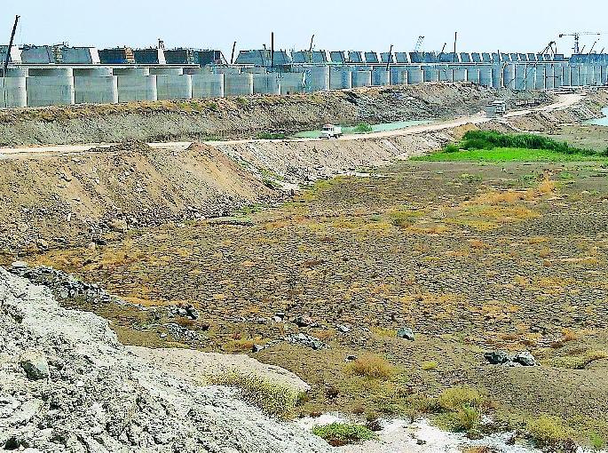 In the heart of six villages, in Medigadda | सहा गावांची जमीन मेडिगड्डात In the heart of six villages, in Medigadda | सहा गावांची जमीन मेडिगड्डात