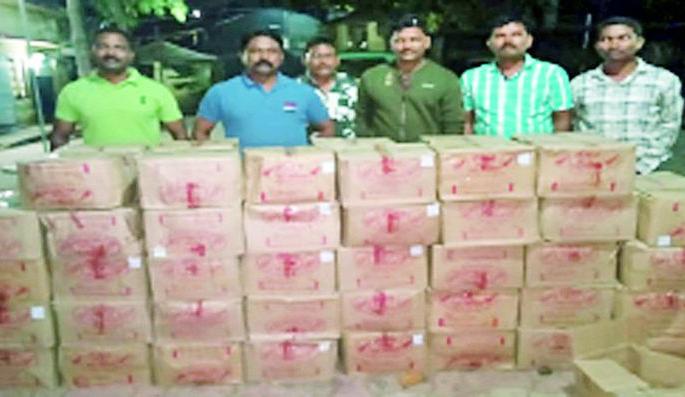 Six lakh domestic liquor seized | सहा लाखांची देशी दारू जप्त Six lakh domestic liquor seized | सहा लाखांची देशी दारू जप्त