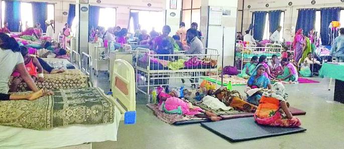 Hospitals Houseful because of fever | तापाच्या साथीमुळे रूग्णालये फुल्ल Hospitals Houseful because of fever | तापाच्या साथीमुळे रूग्णालये फुल्ल