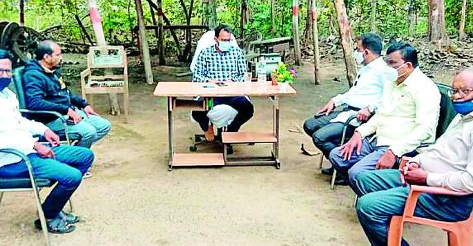 Elephant camp move to Gujarat | हत्ती कॅम्प गुजरातला हलविण्याचा डाव हाणून पाडणार Elephant camp move to Gujarat | हत्ती कॅम्प गुजरातला हलविण्याचा डाव हाणून पाडणार