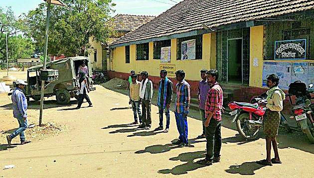 Milk collapsed in women's belt and killed them | मिलच्या पट्ट्यात सापडून महिला ठार