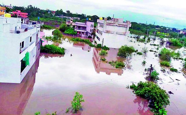 City Council shutdown and civilians have trouble | नगर परिषदेची थाप अन् नागरिकांना मनस्ताप City Council shutdown and civilians have trouble | नगर परिषदेची थाप अन् नागरिकांना मनस्ताप