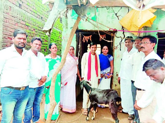Give the Gram Panchayat the right to sanction the house | घरकुल मंजुरीचे अधिकार ग्रामपंचायतला द्या