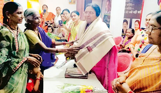  Felicitated five excellent Ranargini | पाच उत्कृष्ट रणरागीणींचा सत्कार