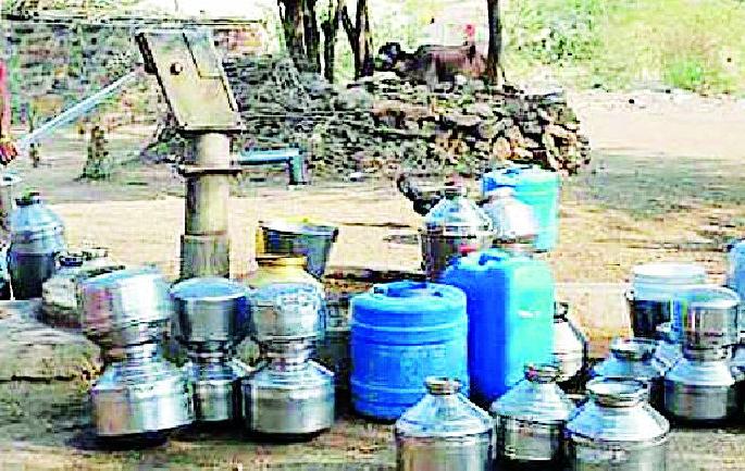 146 villagers wander the water of the villagers | १४६ गावातील गावकऱ्यांची पाण्यासाठी भटकंती 146 villagers wander the water of the villagers | १४६ गावातील गावकऱ्यांची पाण्यासाठी भटकंती