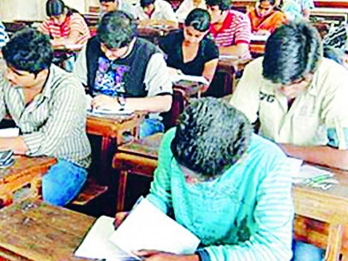 Whether to take the MPSC exam or the railways in front of the students | एमपीएससीची परीक्षा द्यायची की रेल्वेची विद्यार्थ्यांसमोर पेच Whether to take the MPSC exam or the railways in front of the students | एमपीएससीची परीक्षा द्यायची की रेल्वेची विद्यार्थ्यांसमोर पेच