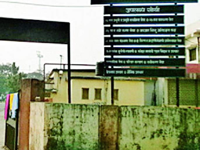 CEO angry at BGW hospital's dilemma | बीजीडब्ल्यू रुग्णालयातील अस्वच्छतेवरून सीईओ संतापले CEO angry at BGW hospital's dilemma | बीजीडब्ल्यू रुग्णालयातील अस्वच्छतेवरून सीईओ संतापले
