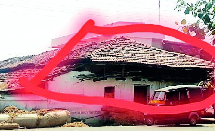 The village alone operates in a separate manner | गाव एकत्र मात्र कारभार चालतो स्वतंत्रपणे The village alone operates in a separate manner | गाव एकत्र मात्र कारभार चालतो स्वतंत्रपणे