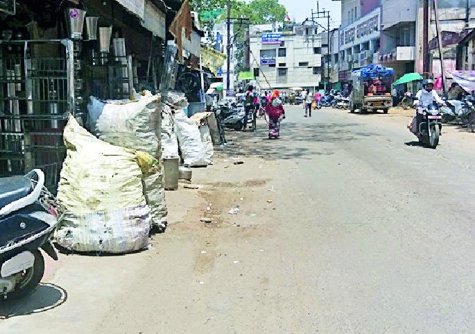 After the removal of encroachment, the situation was again 'like' | अतिक्रमण हटाव मोहिमेनंतर पुन्हा ‘जैसे थे’ स्थिती