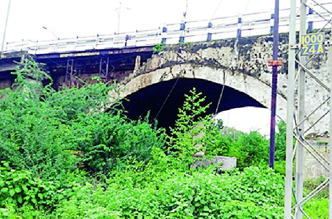 Road to Deadlinest Deadline | जीर्ण उड्डाणपुलाची डेडलाईन संपण्याचा मार्गावर