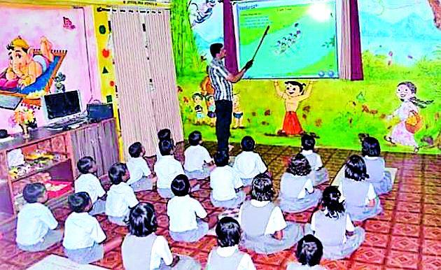 Gill of 117 schools in the district | जिल्ह्यातील ११७ शाळांची बत्ती गुल Gill of 117 schools in the district | जिल्ह्यातील ११७ शाळांची बत्ती गुल