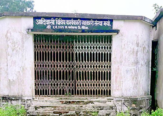 All the accused directors of Gore paddy buying center are still absconding | गोर्रे धान खरेदी केंद्राचे सर्व आरोपी संचालक अद्याप फरार