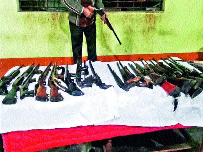 Armed Forces Meetings at 'UP Police' Sensational Authority: Banda District Police Station Nashik | शस्त्रसाठ्याने ‘यूपी’ पोलिसांत खळबळ अधिकाºयांच्या बैठकांवर बैठका : बांदा जिल्ह्याचे पोलीस पथक नाशकात Armed Forces Meetings at 'UP Police' Sensational Authority: Banda District Police Station Nashik | शस्त्रसाठ्याने ‘यूपी’ पोलिसांत खळबळ अधिकाºयांच्या बैठकांवर बैठका : बांदा जिल्ह्याचे पोलीस पथक नाशकात