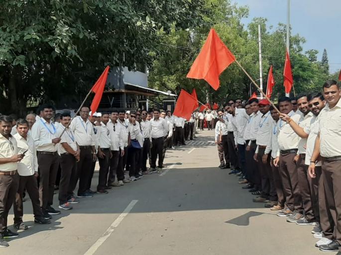 HAL workers were terminated on the third day | एच ए एल कामगारांचा संप तिसऱ्या दिवशी जैसे थे स्थितीत HAL workers were terminated on the third day | एच ए एल कामगारांचा संप तिसऱ्या दिवशी जैसे थे स्थितीत
