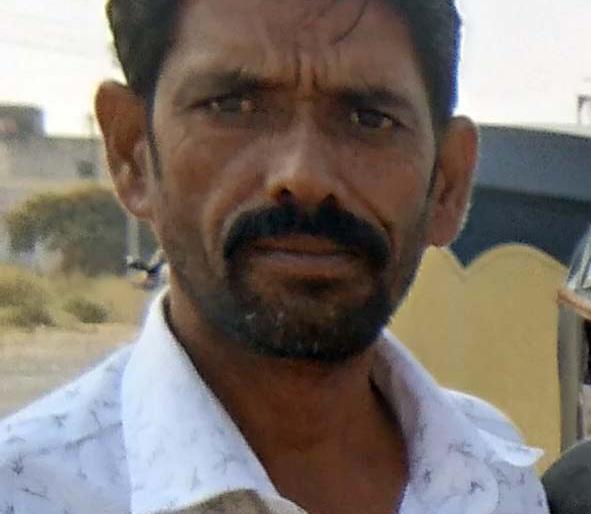  Rickshaw puller and mobile phone back | रिक्षाचालकाने पैसे व मोबाईल केला परत