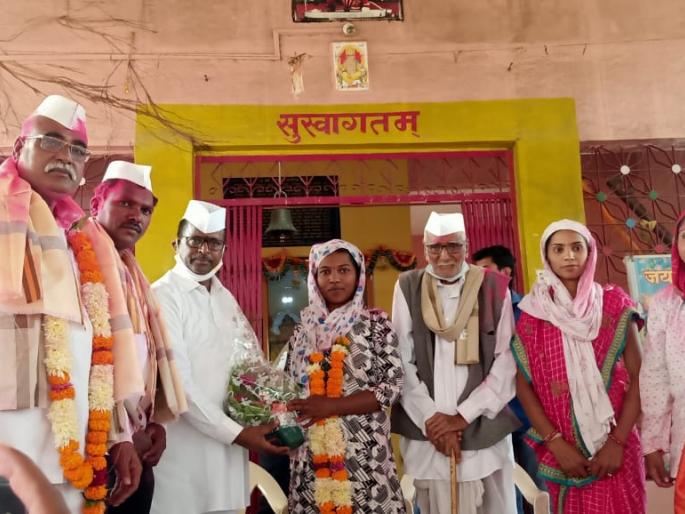 Varsha Korde as Sarpanch of Indore Gram Panchayat and Shivaji Dargode as Deputy Sarpanch | इंदोरे ग्रामपंचायतीच्या सरपंचपदी वर्षा कोरडे Varsha Korde as Sarpanch of Indore Gram Panchayat and Shivaji Dargode as Deputy Sarpanch | इंदोरे ग्रामपंचायतीच्या सरपंचपदी वर्षा कोरडे