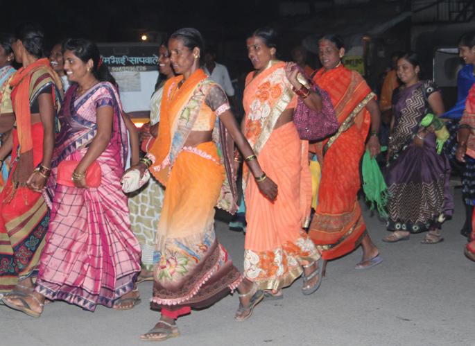 Thousands of devotees towards Rajureshwara ... | राजुरेश्वराच्या दर्शनासाठी हजारो भाविकांची पायी वारी... Thousands of devotees towards Rajureshwara ... | राजुरेश्वराच्या दर्शनासाठी हजारो भाविकांची पायी वारी...
