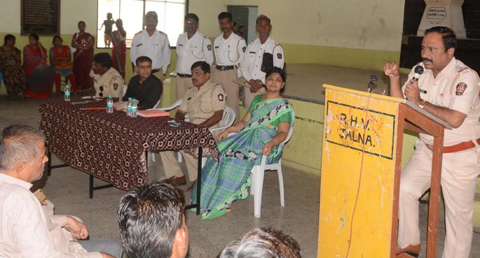 The decision to make safe transport of students from school bus, rickshaw | स्कूल बस, रिक्षातून विद्यार्थ्यांची सुरक्षित वाहतूक करण्याचा निर्णय The decision to make safe transport of students from school bus, rickshaw | स्कूल बस, रिक्षातून विद्यार्थ्यांची सुरक्षित वाहतूक करण्याचा निर्णय