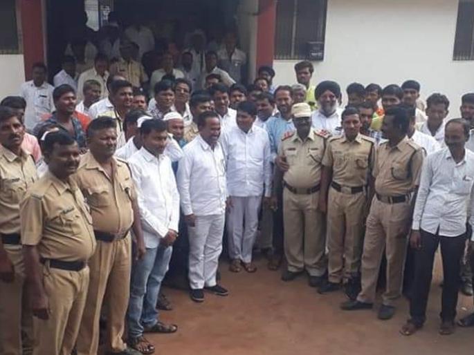 Gore of the NCP was in the custody of police | राष्ट्रवादी काँग्रेसचे गोरे पोलिसांच्या नजरकैदेत Gore of the NCP was in the custody of police | राष्ट्रवादी काँग्रेसचे गोरे पोलिसांच्या नजरकैदेत