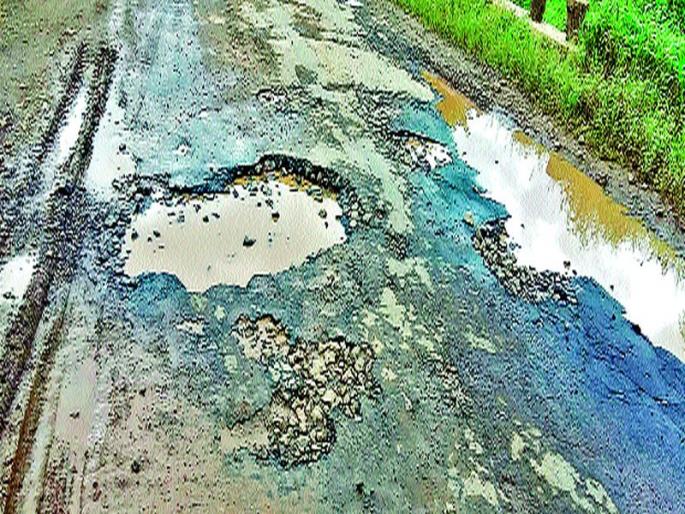 Road pits ..! Poor state: 98 percent claim to be completed | रस्ते खड्डेयुक्तच..! दयनीय अवस्था : ९८ टक्के काम पूर्ण झाल्याचा दावा Road pits ..! Poor state: 98 percent claim to be completed | रस्ते खड्डेयुक्तच..! दयनीय अवस्था : ९८ टक्के काम पूर्ण झाल्याचा दावा