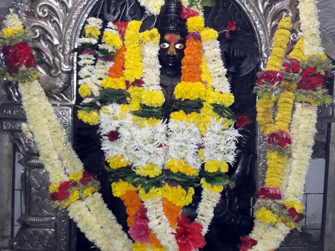 Lallangana Jatrootsav on 5th November, Mauli Devi of Sonurli in Sindhudurg district | सिंधुदुर्गात सोनुर्ली येथील माऊली देवीचा लोटांगणाचा जत्रोत्सव Lallangana Jatrootsav on 5th November, Mauli Devi of Sonurli in Sindhudurg district | सिंधुदुर्गात सोनुर्ली येथील माऊली देवीचा लोटांगणाचा जत्रोत्सव