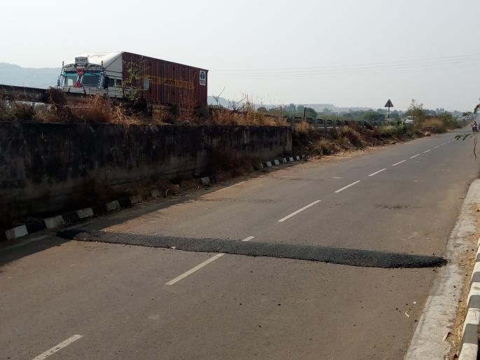 Satara: The steps taken by the deadlock and deprived of money due to money laundering | सातारा : गतिरोधकावरून पडून जखमी झालेले कदम पैशाअभावी उपचारापासून वंचित Satara: The steps taken by the deadlock and deprived of money due to money laundering | सातारा : गतिरोधकावरून पडून जखमी झालेले कदम पैशाअभावी उपचारापासून वंचित