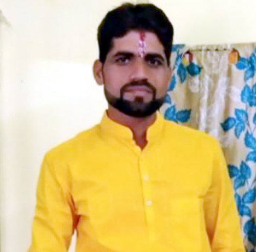 Shocking; Went for a cousin's Dasakriya ritual and was permanently disturbed | धक्कादायक; चुलत्याच्या दशक्रिया विधीसाठी गेला अन् पाण्यात वाहून गेला Shocking; Went for a cousin's Dasakriya ritual and was permanently disturbed | धक्कादायक; चुलत्याच्या दशक्रिया विधीसाठी गेला अन् पाण्यात वाहून गेला