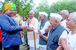 50 houses free for freedom fighters in Kolhapur | कोल्हापुरात स्वातंत्र्यसैनिकांना ५० घरे मोफत 50 houses free for freedom fighters in Kolhapur | कोल्हापुरात स्वातंत्र्यसैनिकांना ५० घरे मोफत