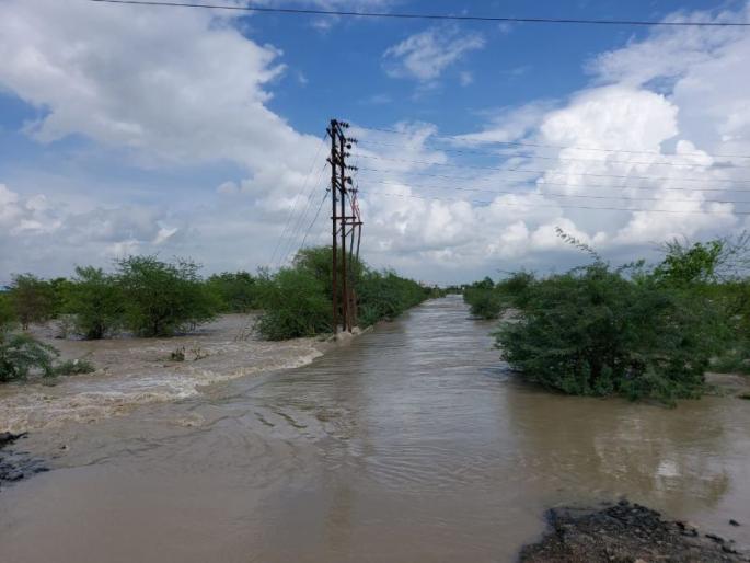 Koradi power plant ash dam burst; Hundreds of hectares of agriculture under water | कोराडी वीज प्रकल्पाचा राख बंधारा फुटला; शेकडो हेक्टर शेती पाण्याखाली Koradi power plant ash dam burst; Hundreds of hectares of agriculture under water | कोराडी वीज प्रकल्पाचा राख बंधारा फुटला; शेकडो हेक्टर शेती पाण्याखाली