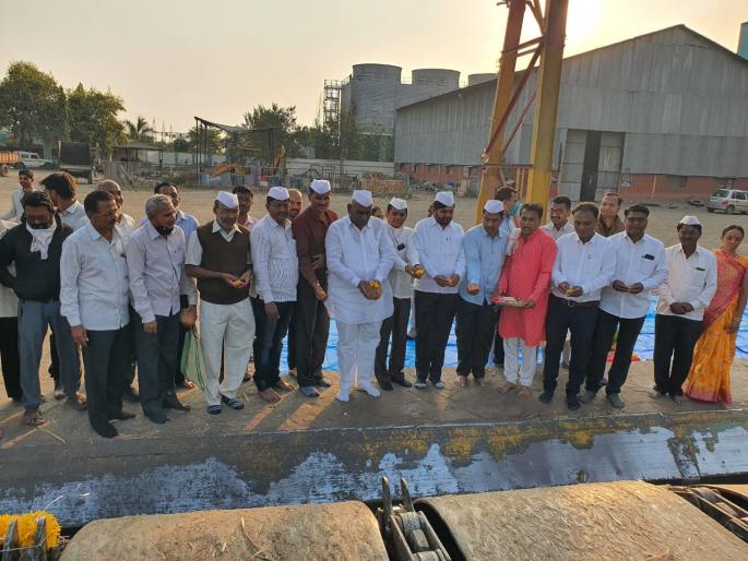 Loaner: The 35th crushing season of Vasantdada Co-operative Sugar Factory has just concluded. Director Abasaheb Khare informed that 1 lakh 93 thousand 37 tons of sugarcane has been crushed this season. Meanwhile | १ लाख ९३ हजार टन उसाचे गाळप वसाका : गळीत हंगामाची सांगता